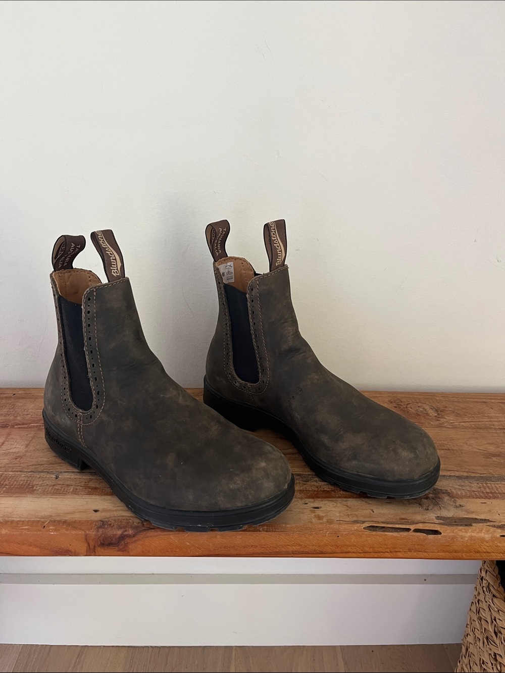 Blundstone rustic brown Chelsea Leather Boots - size 9